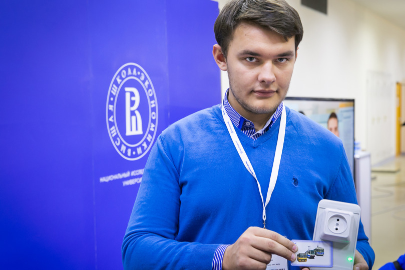 Graduate of HSE Moscow Institute of Electronics and Mathematics Invents Way of Charging Devices in Buses and Metro