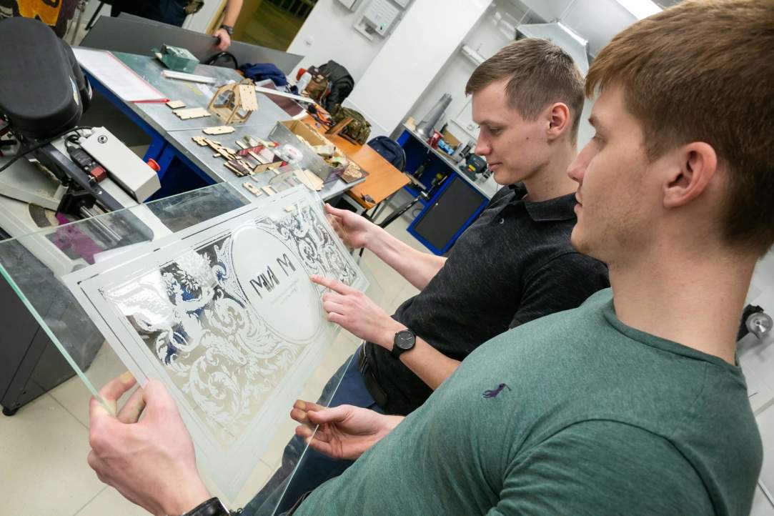 Engraving Darth Vader on Plexiglass: HSE University Opens an Innovation Workshop